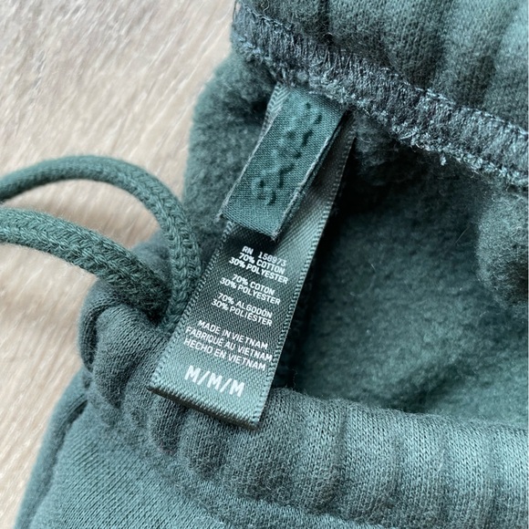 *PRICE IS FIRM* SKIMS joggers sweatpants, Size Medium - Picture 2 of 2